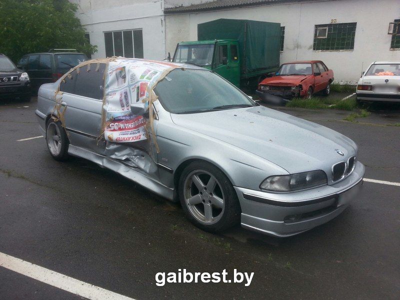 BMW 5 Series фото 8