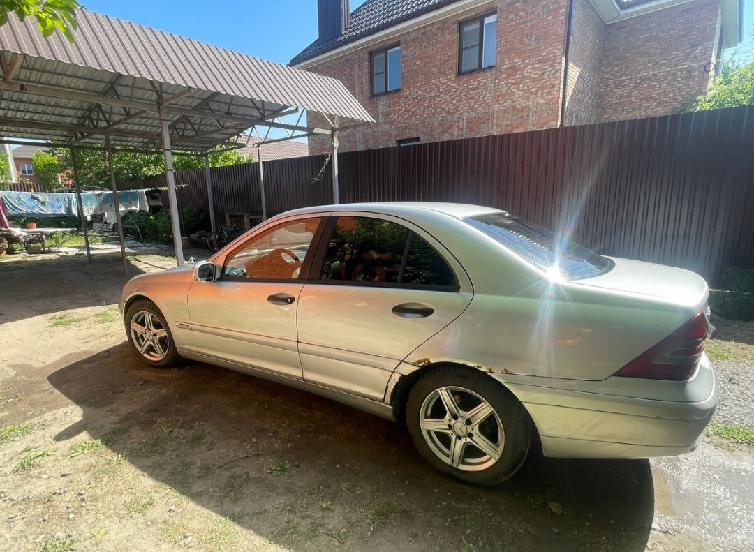 Mercedes C-Class foto 0