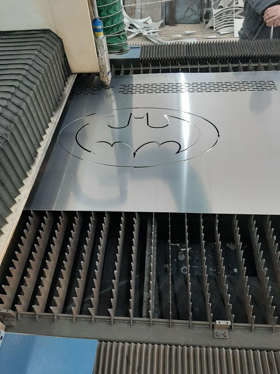 Tăiere cu laser a inoxului, aluminiului și oțelului  foto 4