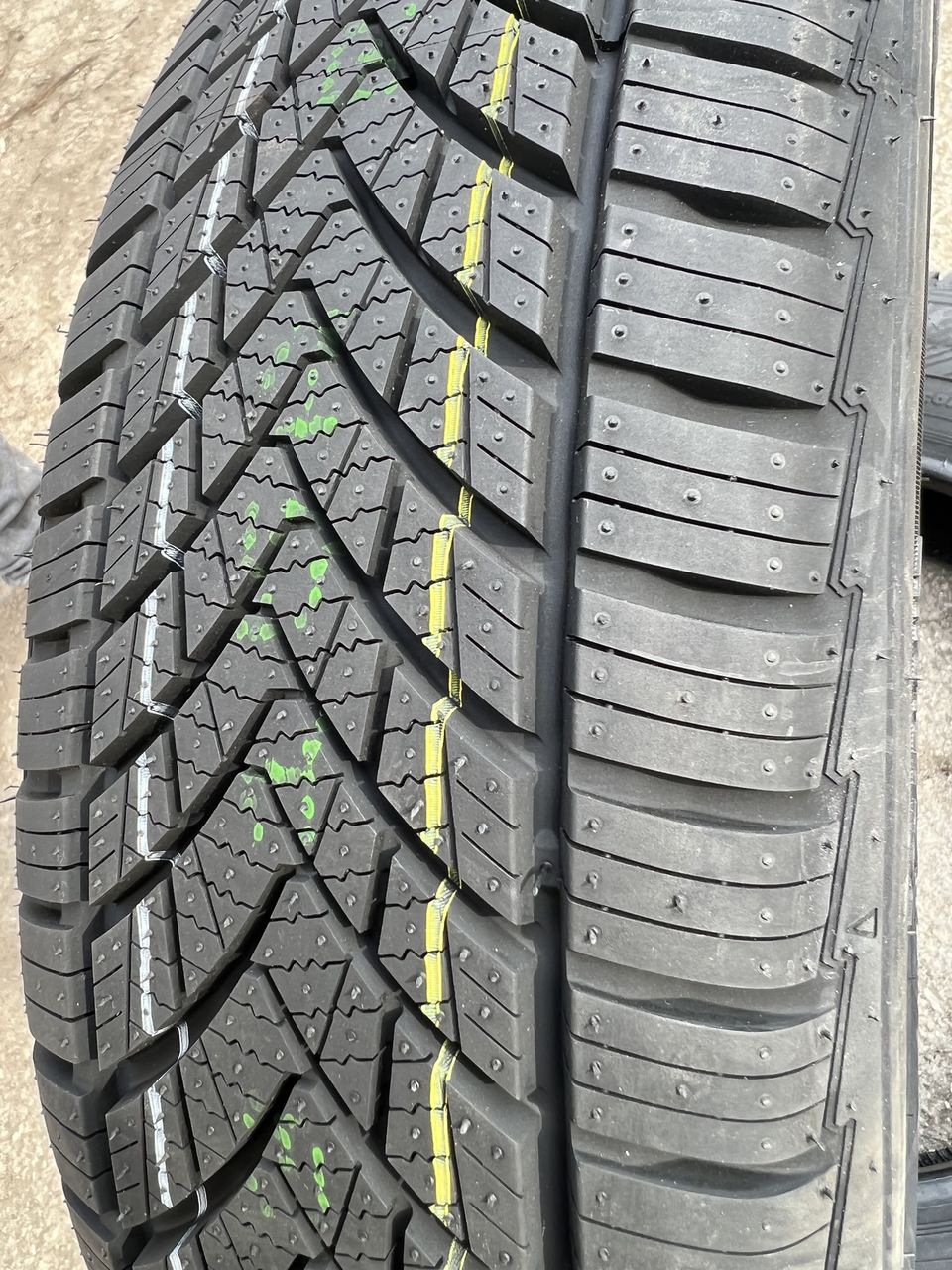 165/65 R15 Tracmax Allseason Trac saver/ Доставка, livrare toata Moldova foto 4