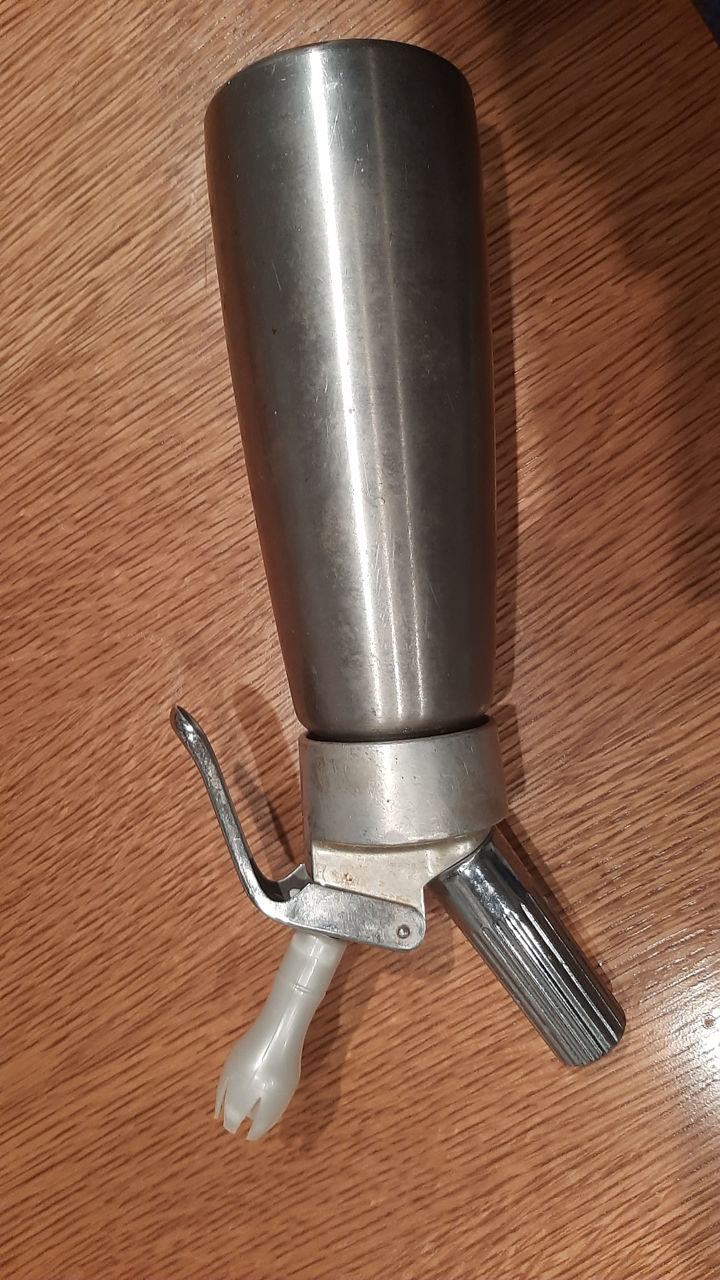 Сифон из нержавеющей стали для всбития кремов. Профессиональный