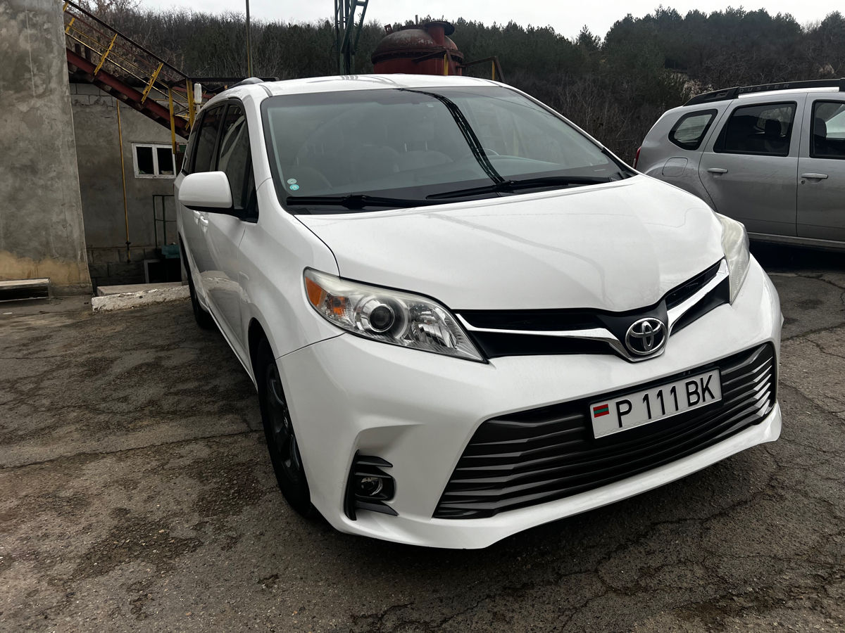 Toyota Sienna фото 1