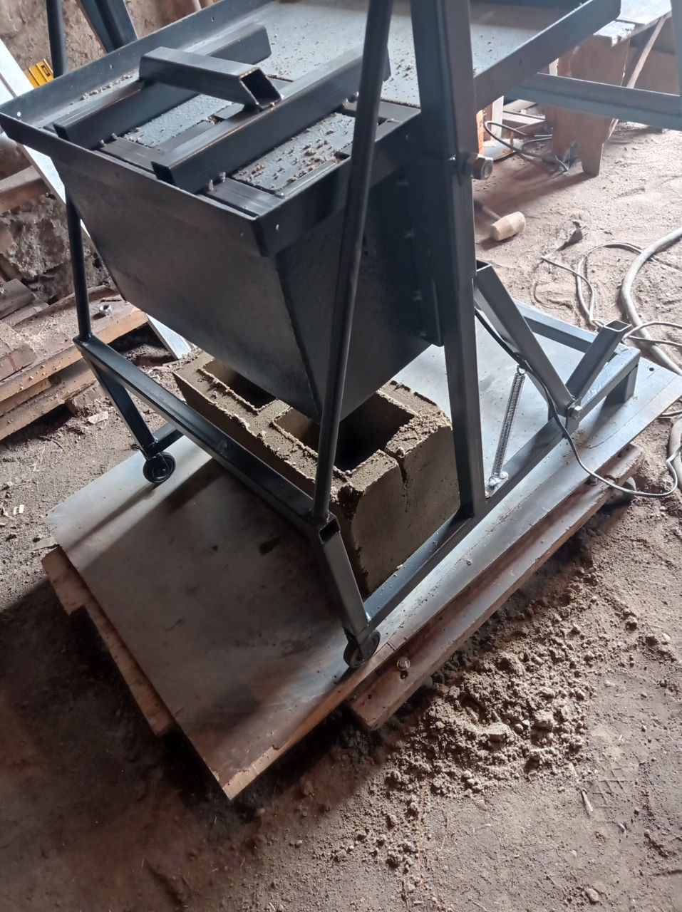 Станок для строительных блоков