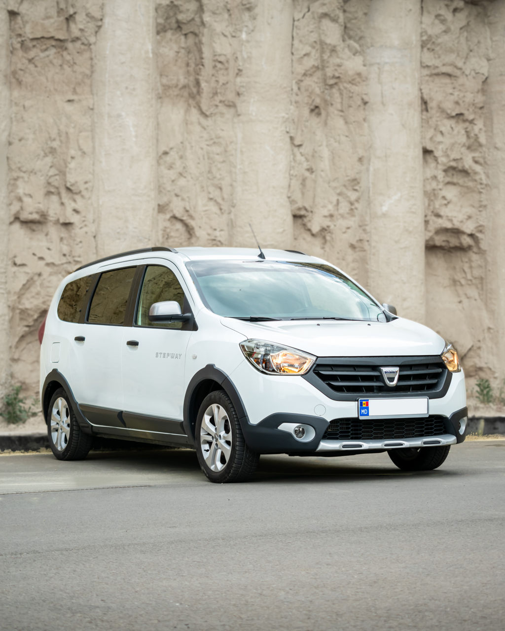 Chirie auto Chisinau/ Прокат авто / Dacia Lodgy 7 locuri foto 0