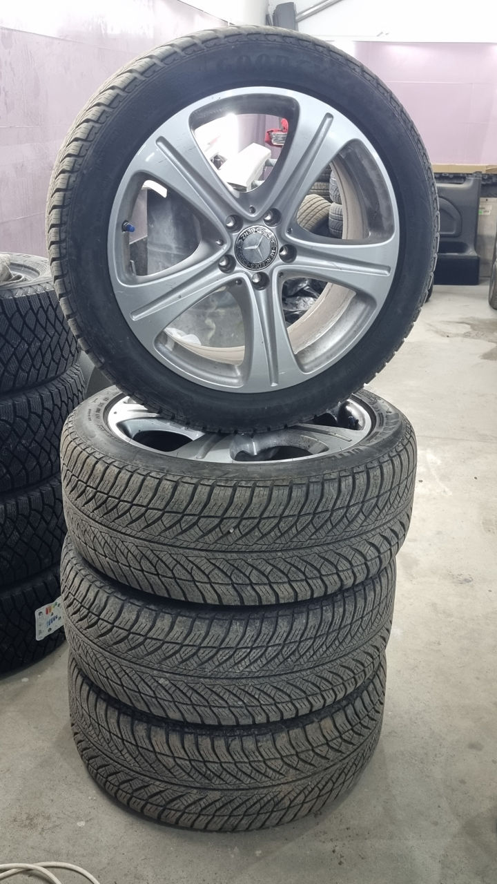 245/45 r18