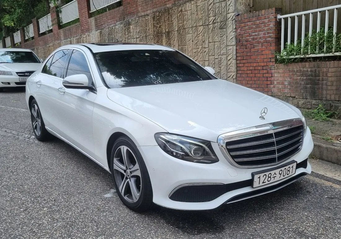 Mercedes E-Class foto 2