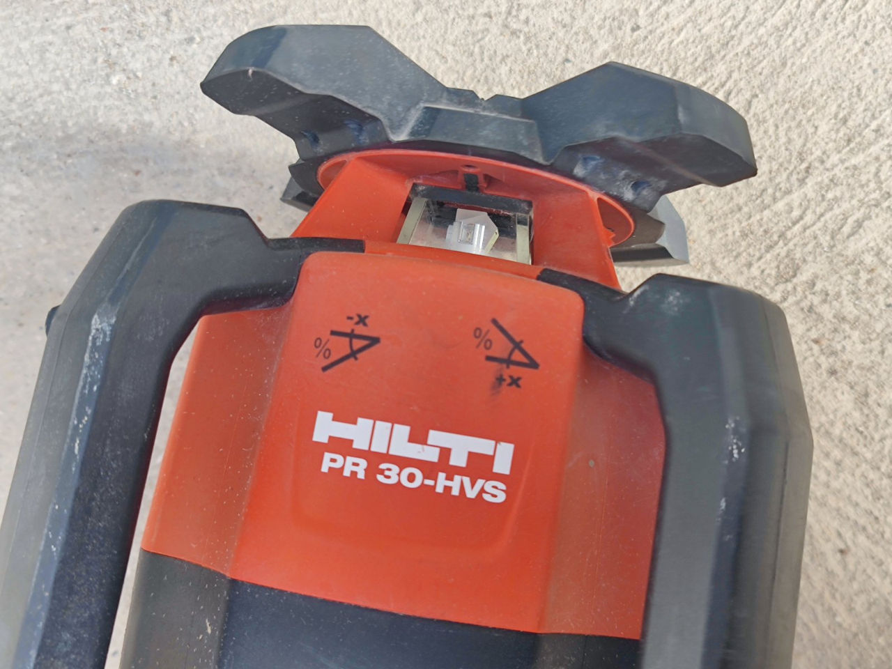 Hilti PR-30 HVS model nou + Încărcător + Detector = 690 euro foto 0