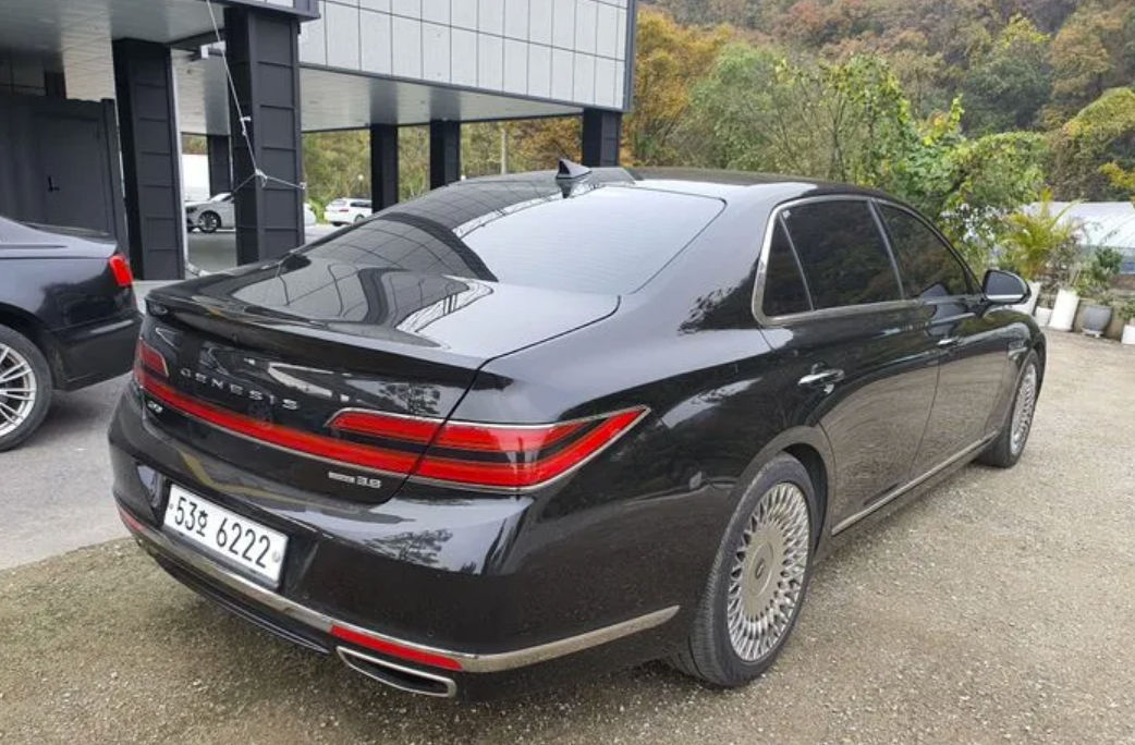 Genesis G90 foto 1