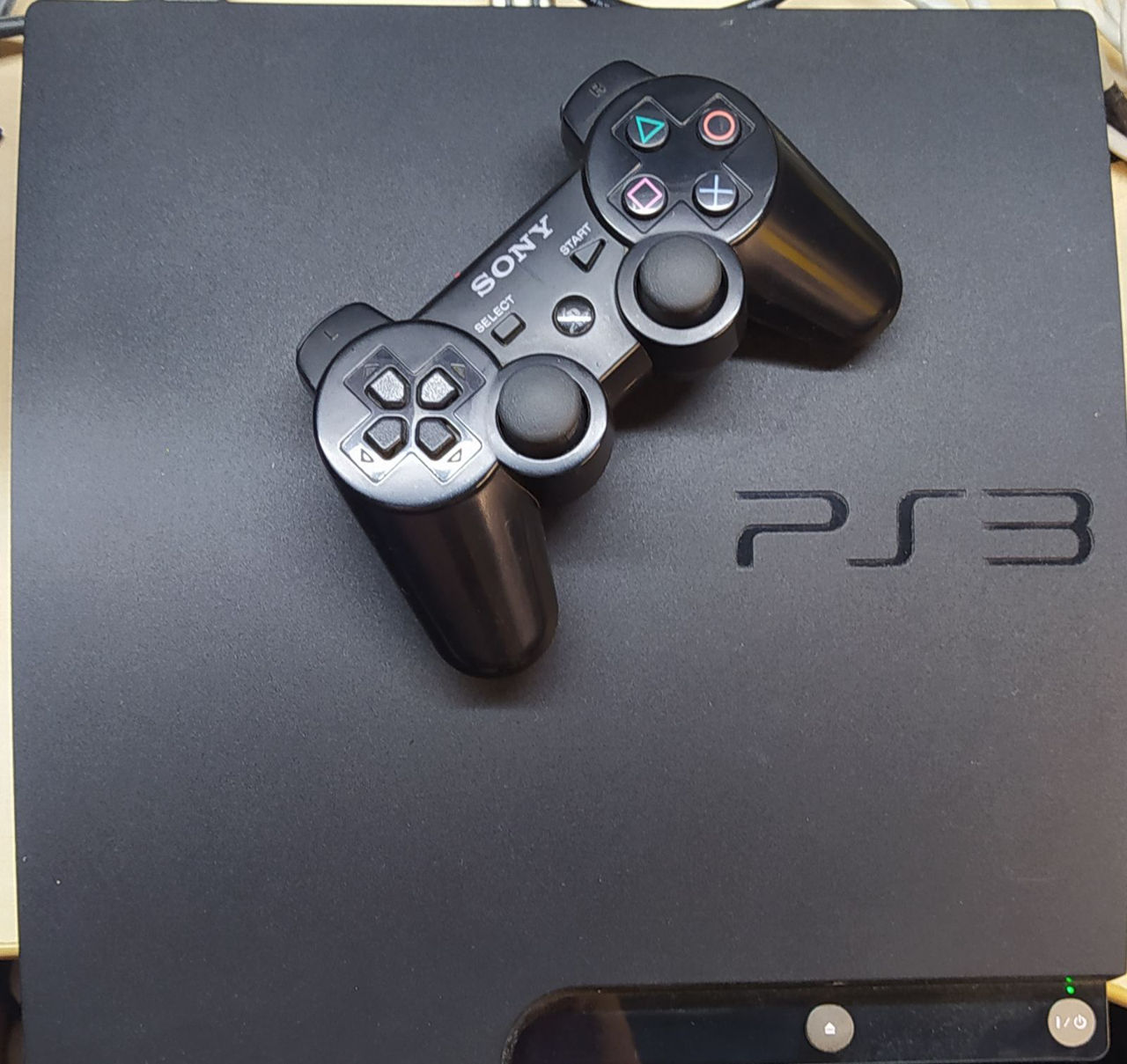 Продам Playstation 3 Slim 320 гб + прошивка HEN + 38 игр