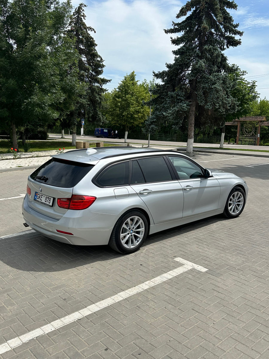 BMW 3 Series Touring foto 9