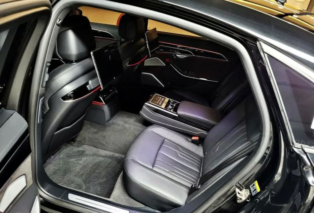 Audi A8 фото 3