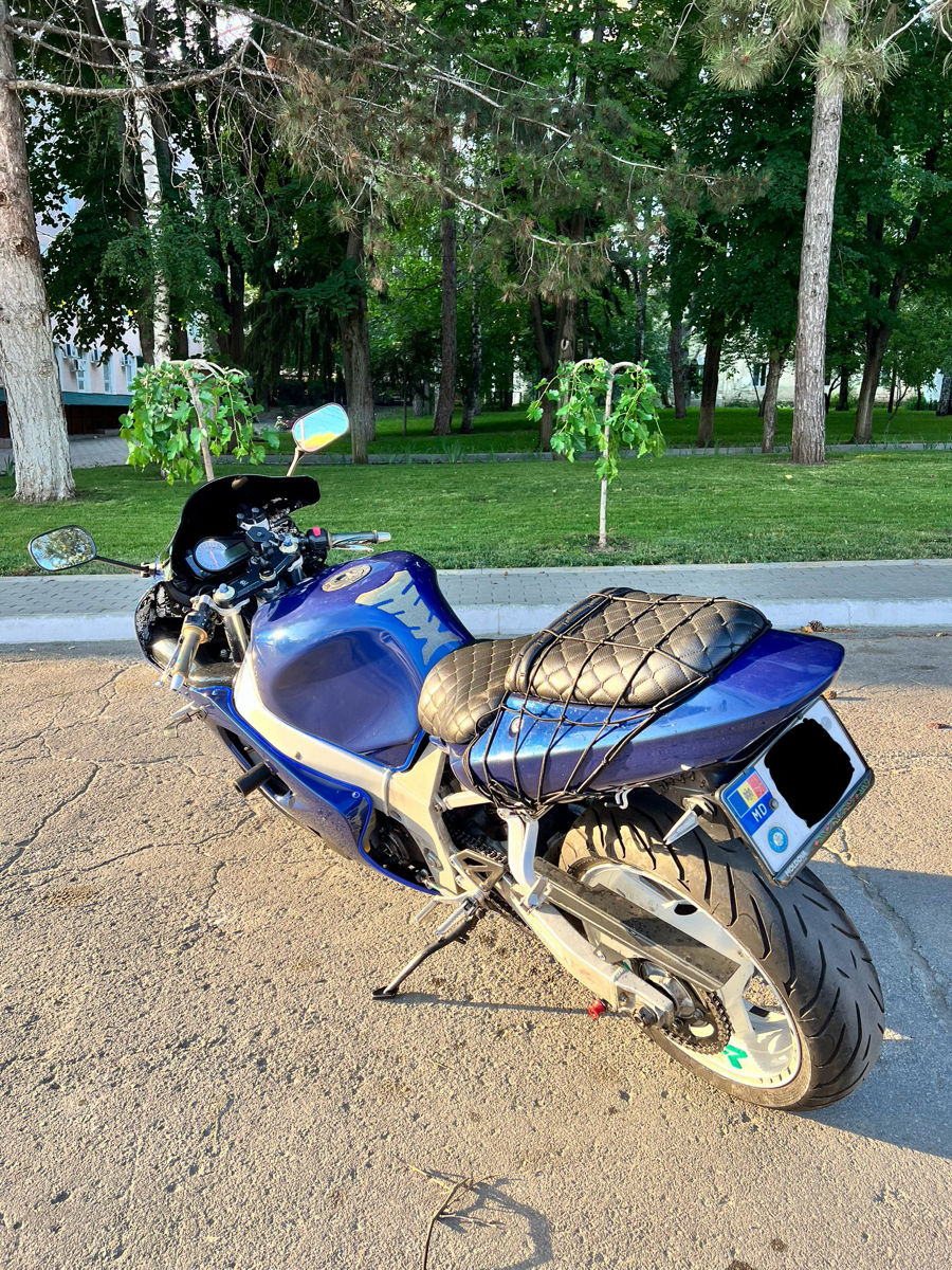 Suzuki GSX-R 600 A2 foto 3