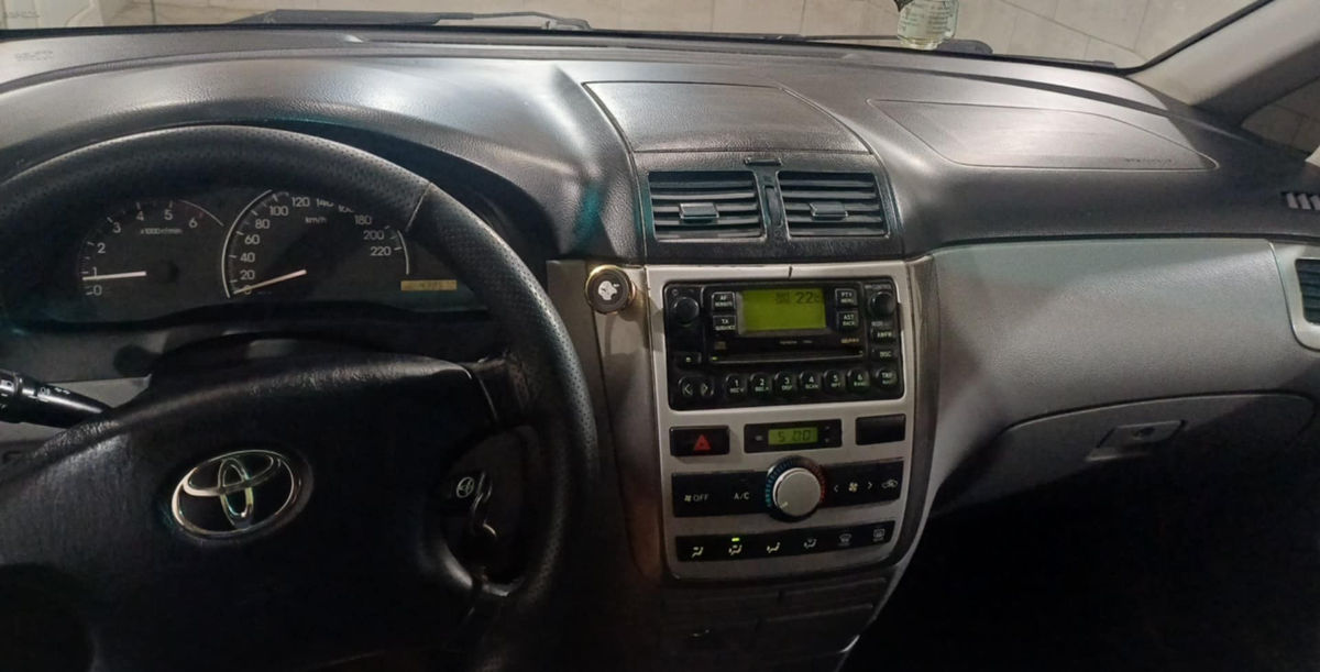 Toyota Avensis Verso foto 6