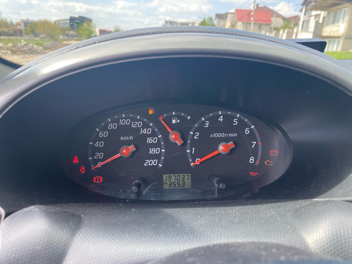 Nissan Micra фото 1