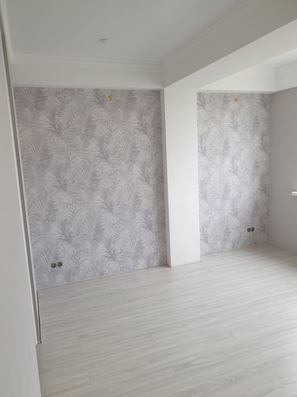 Încleem tapete foto 7