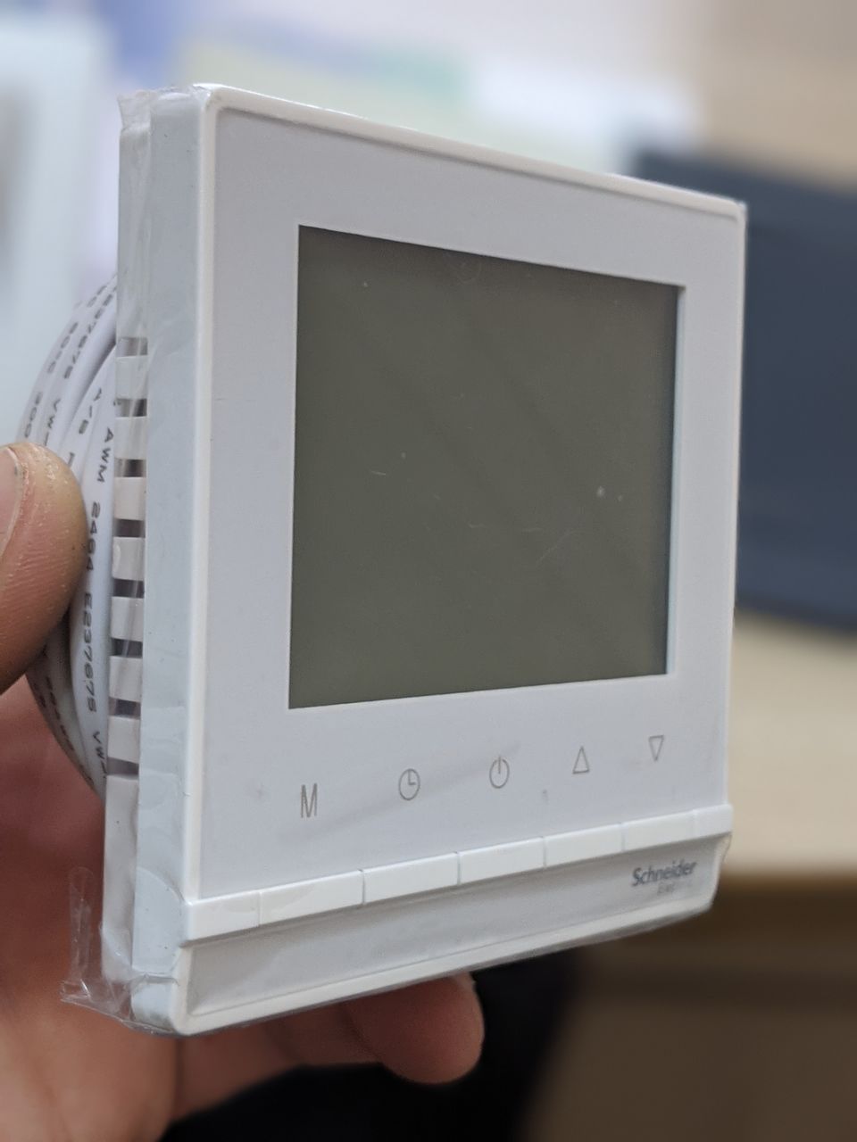 Furnitura Electrică de la Schneider Electric , Legrand și ABB foto 8