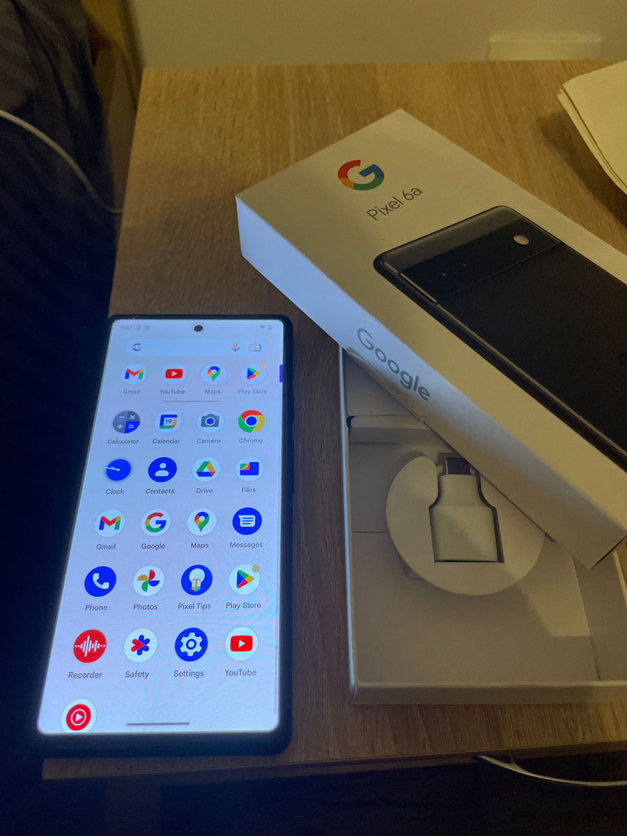 thumbnail interactive-video image 1 of Google Pixel 6a - 128 GB - Unlocked Gray Smartphone (Very Good Refurbished) 1 of 2