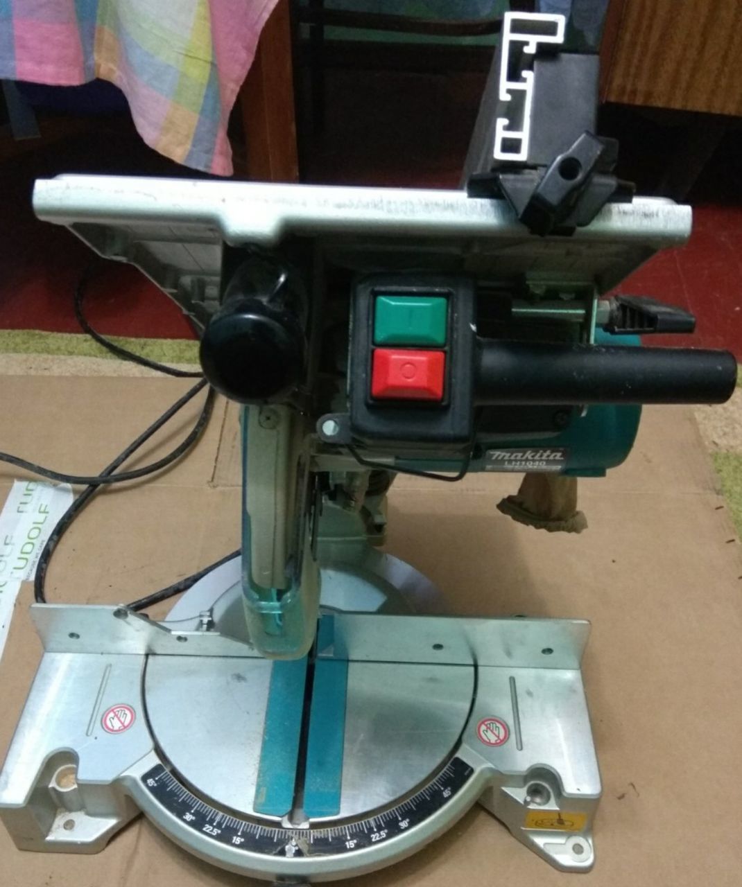 Пила торцовочная Makita LH 1040