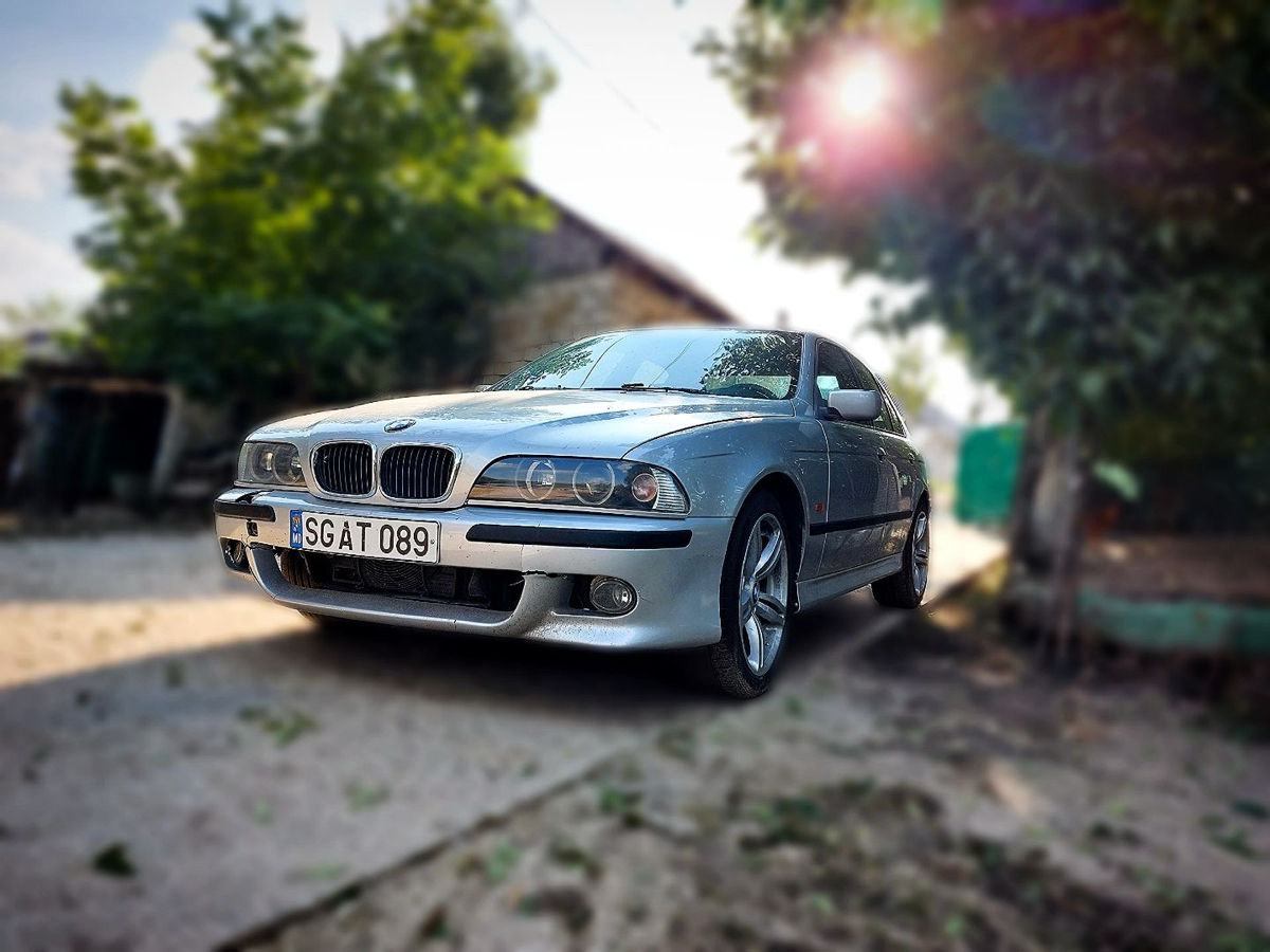 BMW 5 Series foto 0