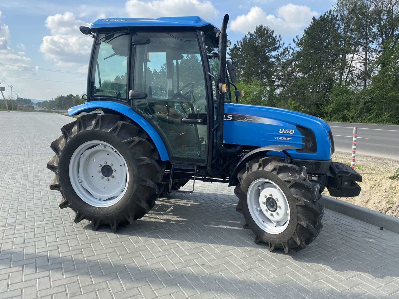 Se vinde tractor LEUS LS U60 (coreea) фото 2