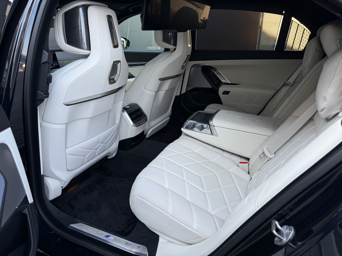 BMW 7 Series foto 10
