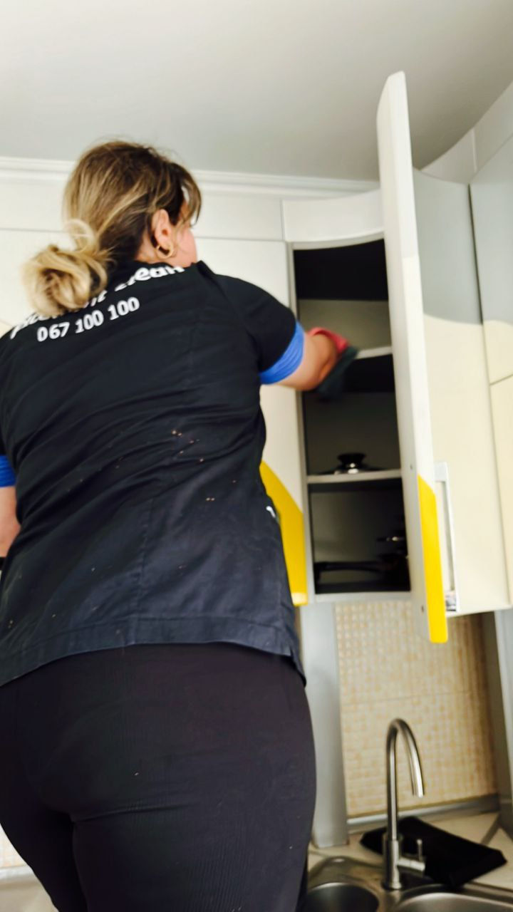 Servicii profesionale de curatenie dupa constructor/reparatie! Avem tehnica si solutii speciale! foto 18