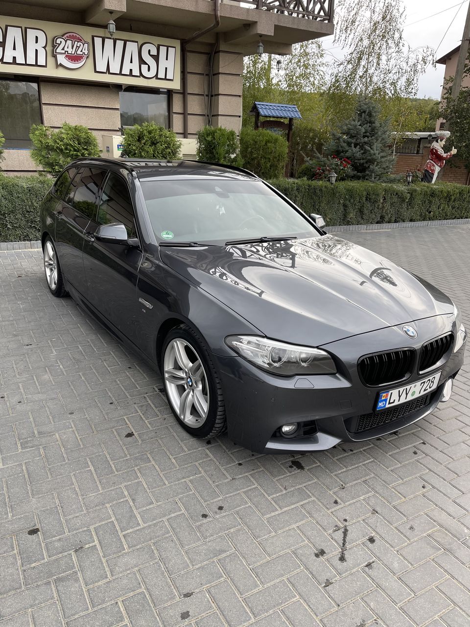 BMW 5 Series foto 0