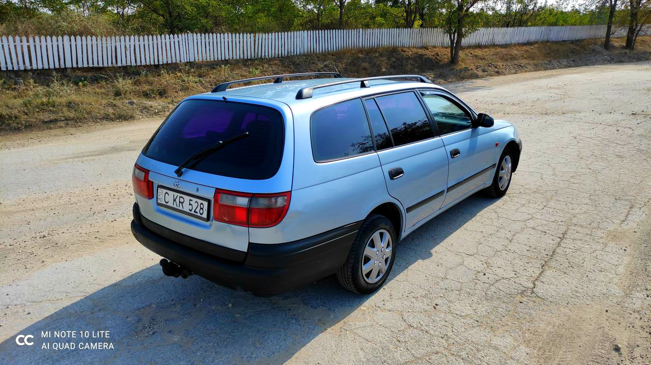 Toyota carina фотографии