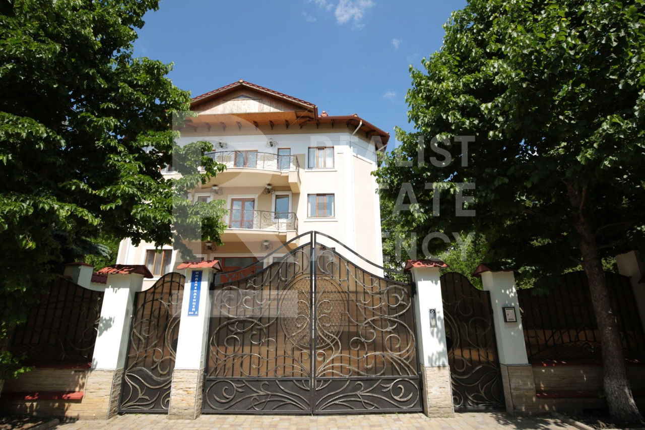 Vânzare, casă, 3 nivele, 14 camere, strada Independenței, Bălți foto 0