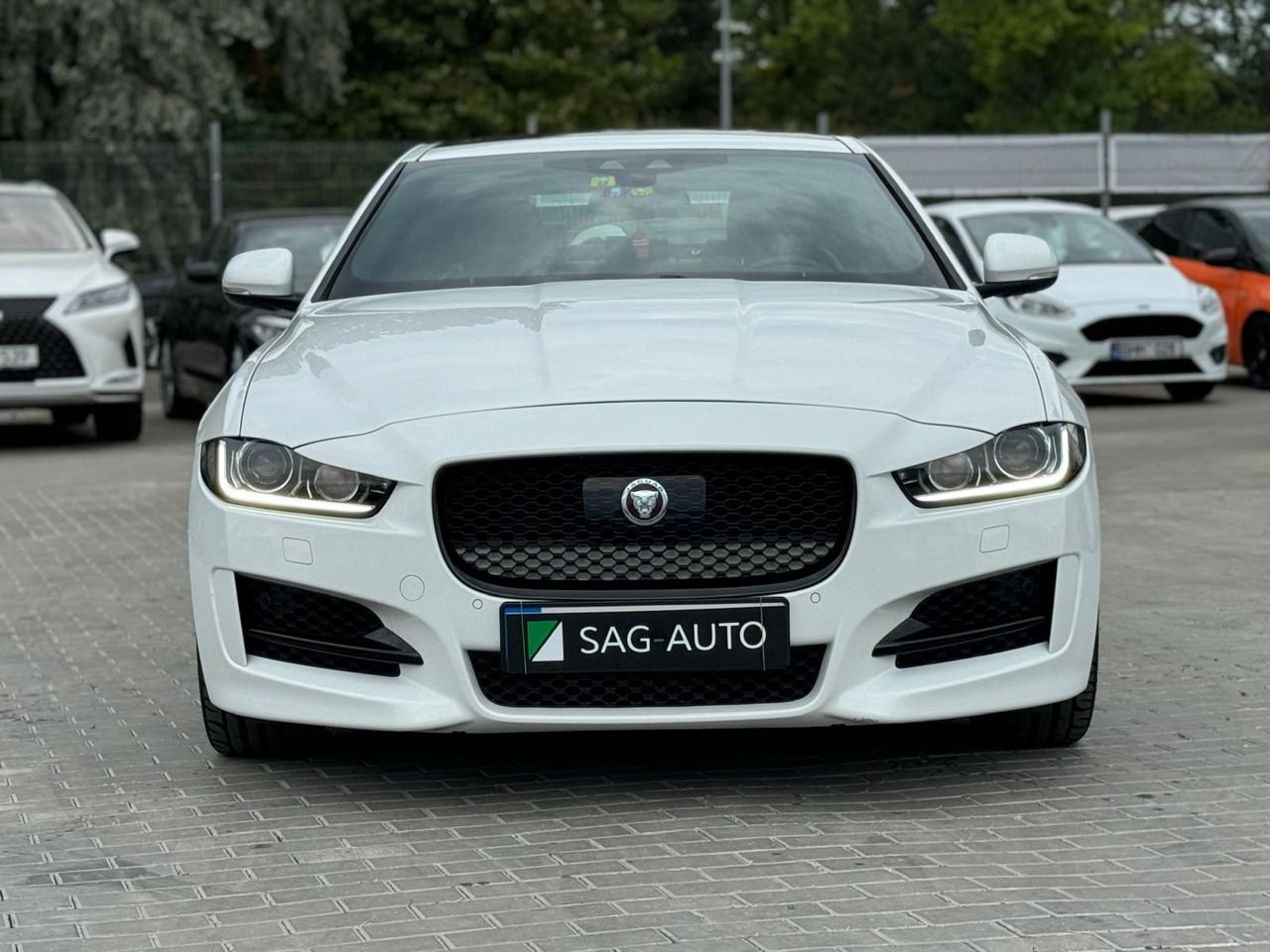 Jaguar XE foto 4