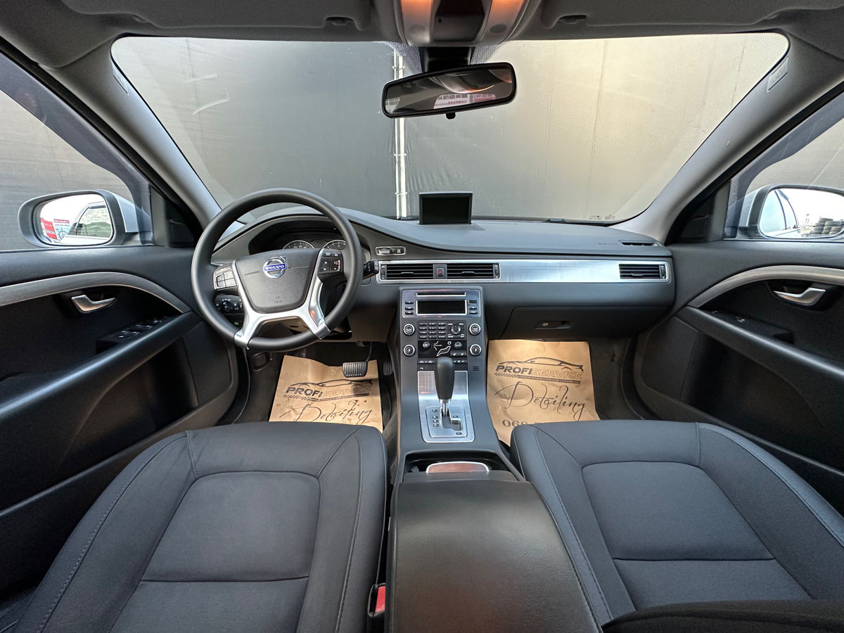 Volvo V70 foto 9