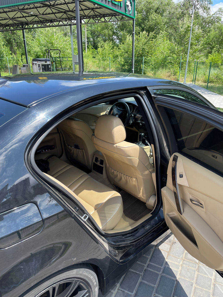 BMW 5 Series фото 6