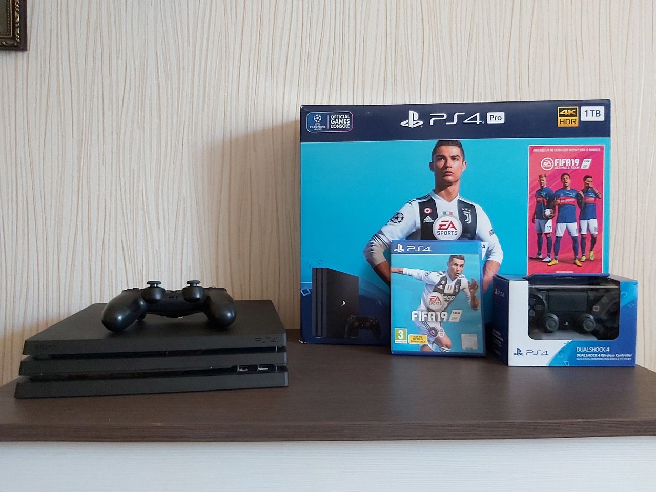 Ps4 Pro Fifa 19 2 Gamepaduri