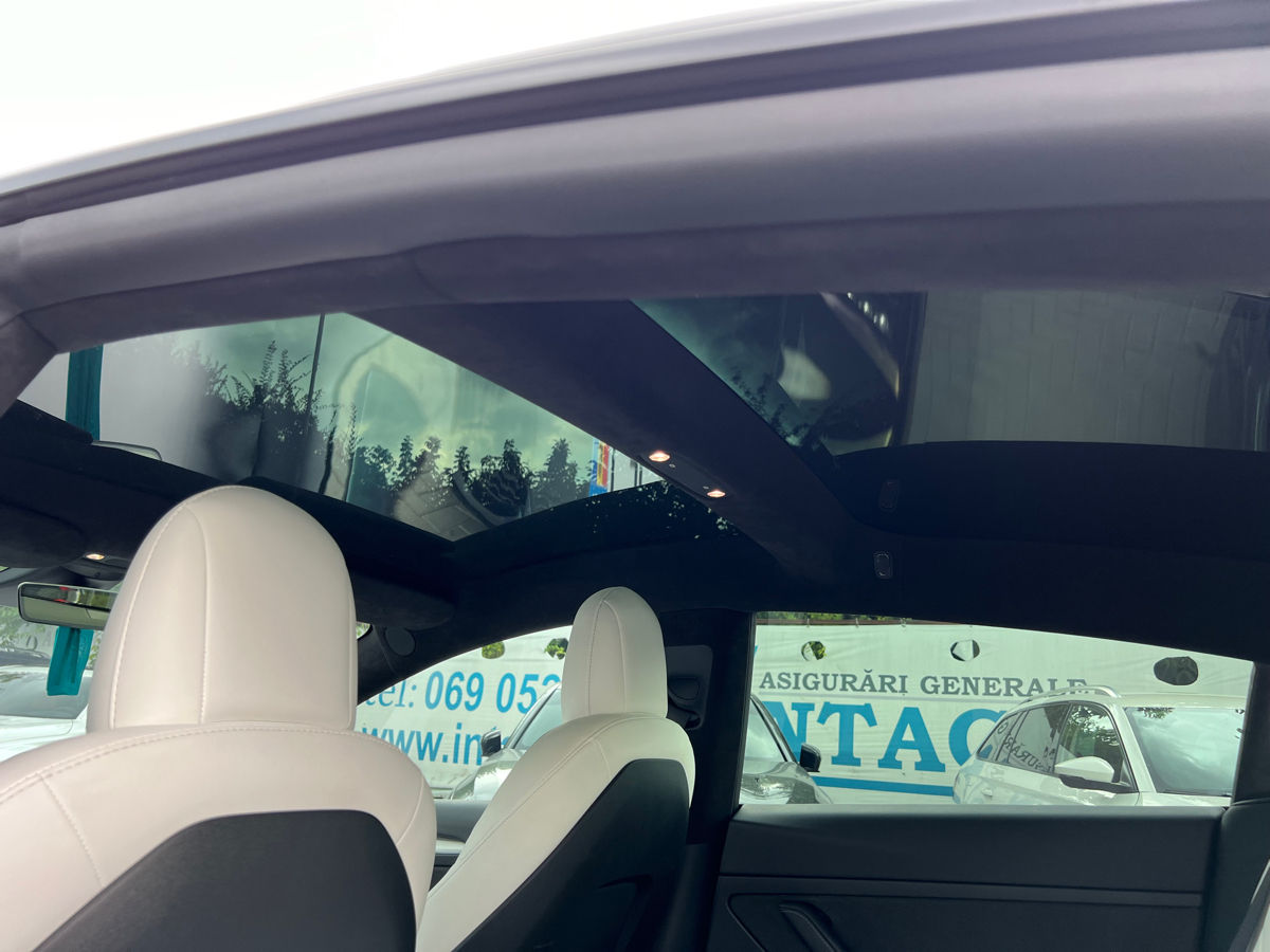 Tesla Model 3 foto 9