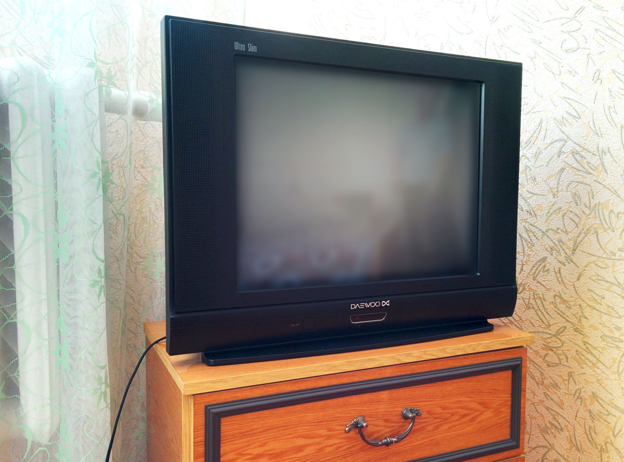 Авито частные телевизоры. Телевизор Daewoo model: 20q3m. Daewoo телевизор 81 диагональ. Телевизор Daewoo 2008 года. ТВ Daewoo DC 21.