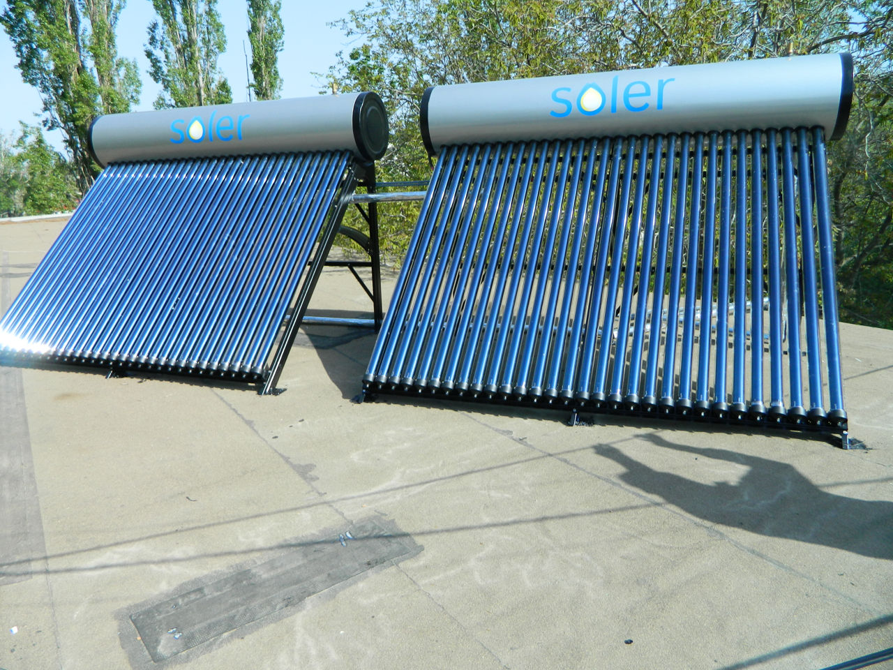 Angajam instalator colectoare solare pentru apa calda foto 0