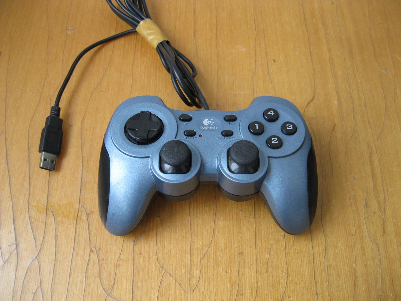 "Logitech" Rumble Pad-2