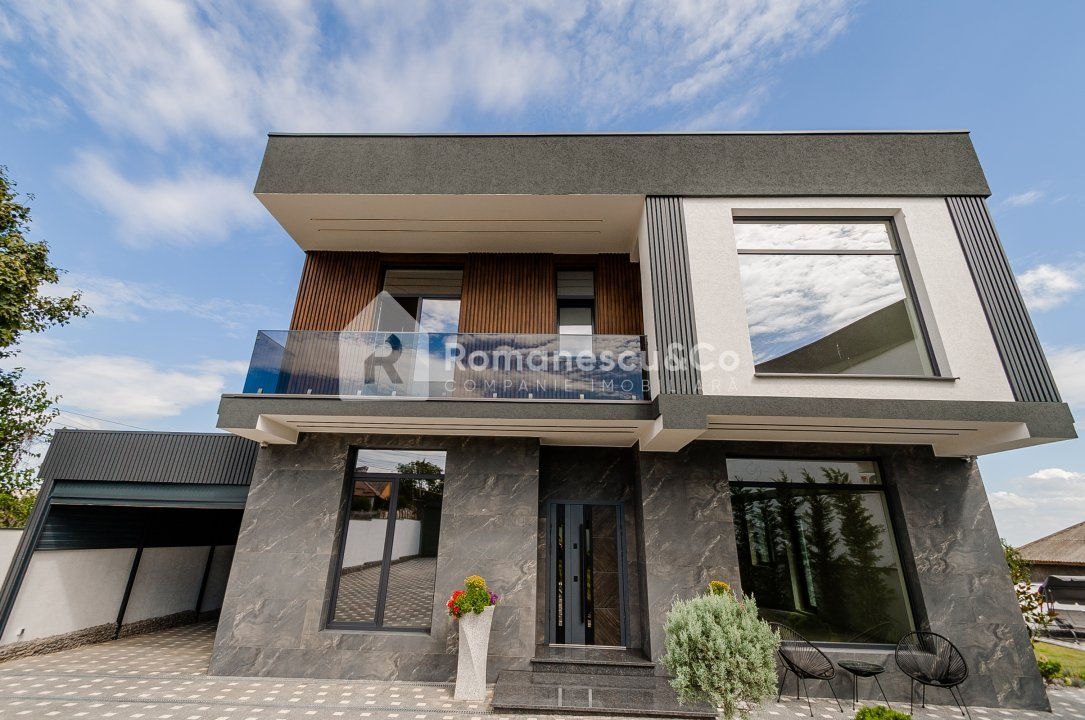 Casă în stil Hi Tech, variantă albă, 260 mp + 6,30 ari, Durlești.