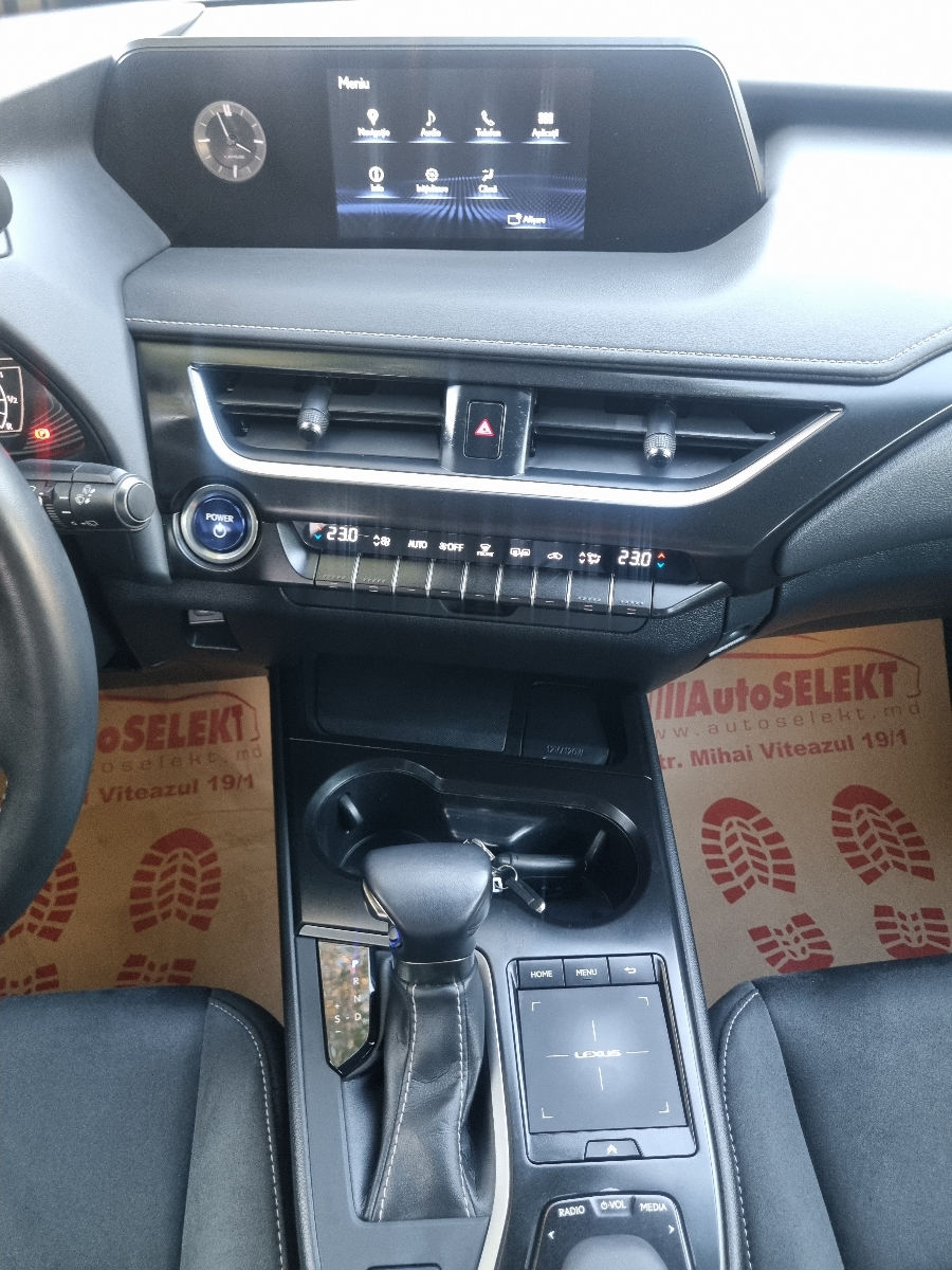 Lexus UX 2021 photo 12