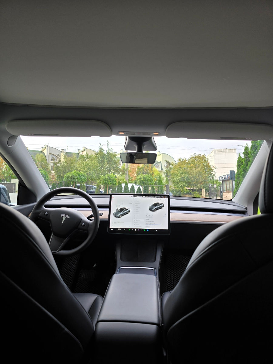 Tesla Model Y foto 6