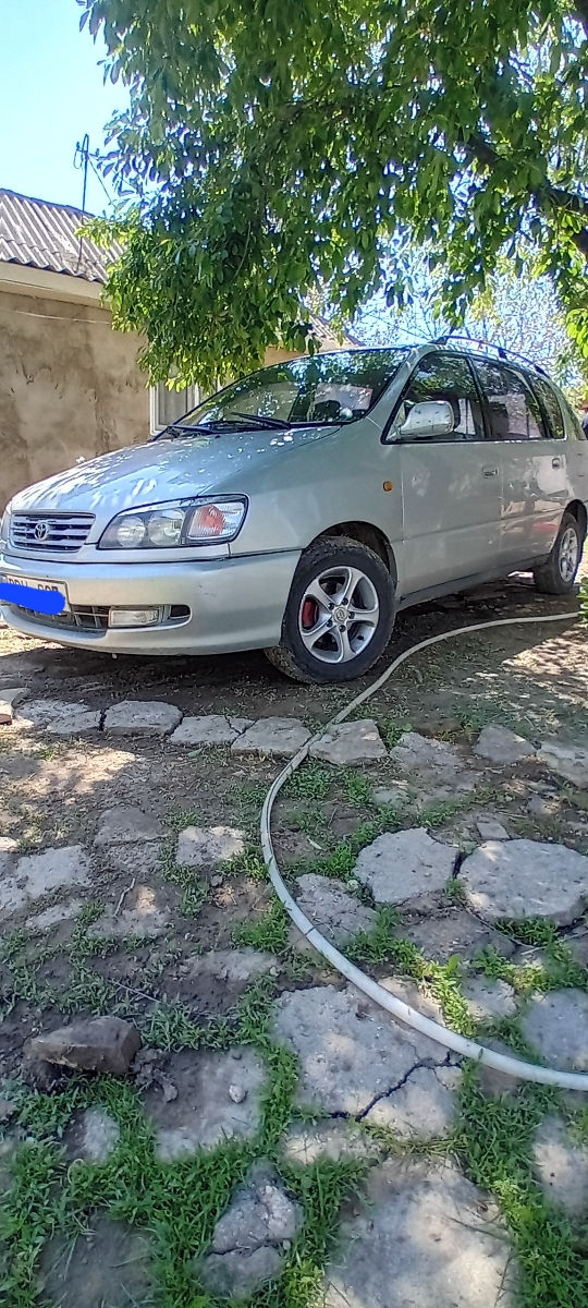 Toyota Picnic фото 0