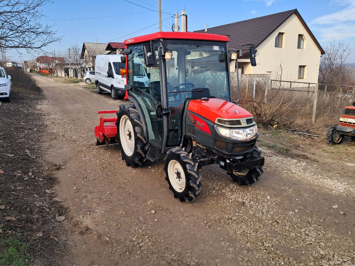 Mitubshi 25 kp+freză la sol recent adus