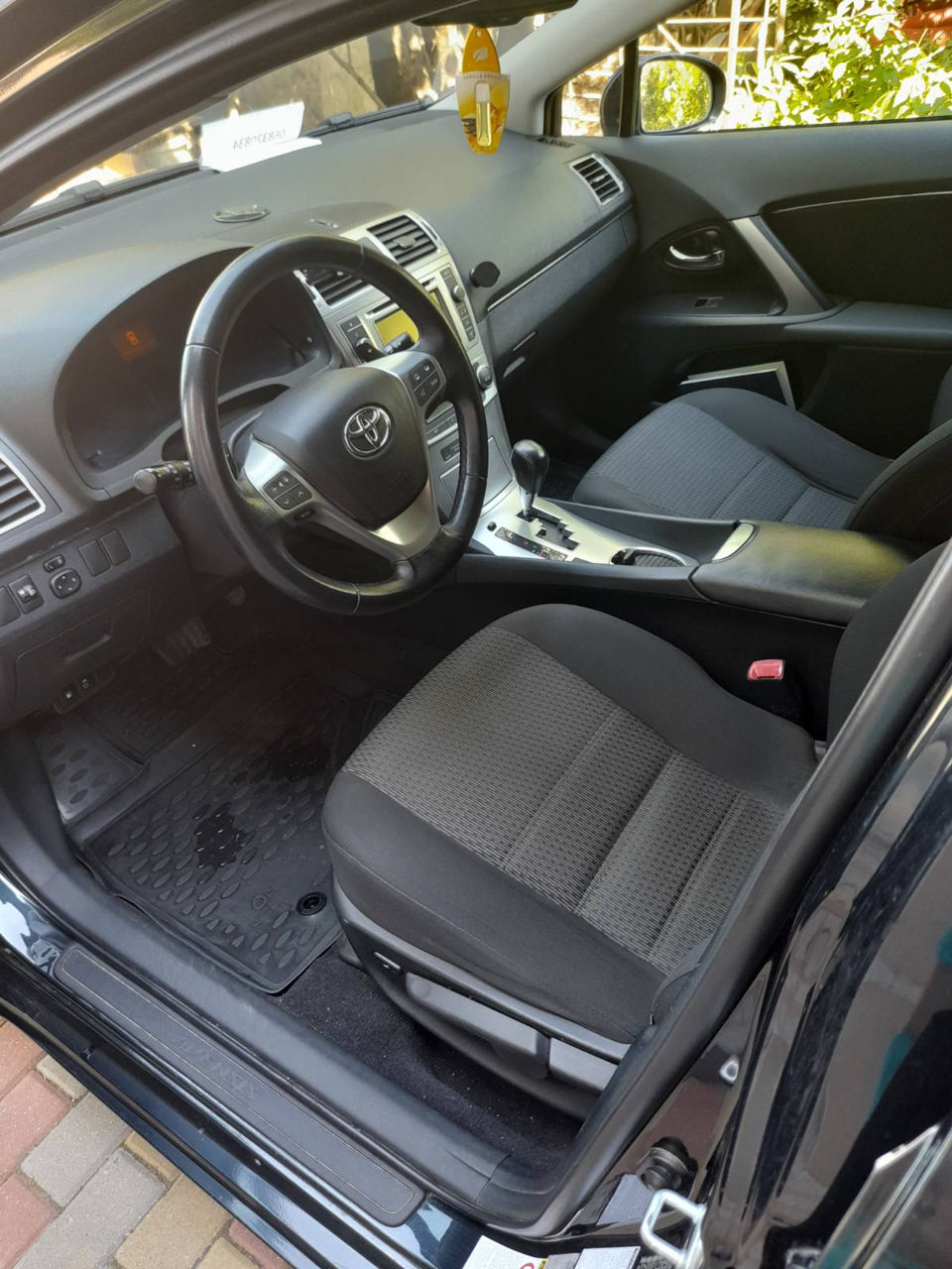 Toyota Avensis фото 6
