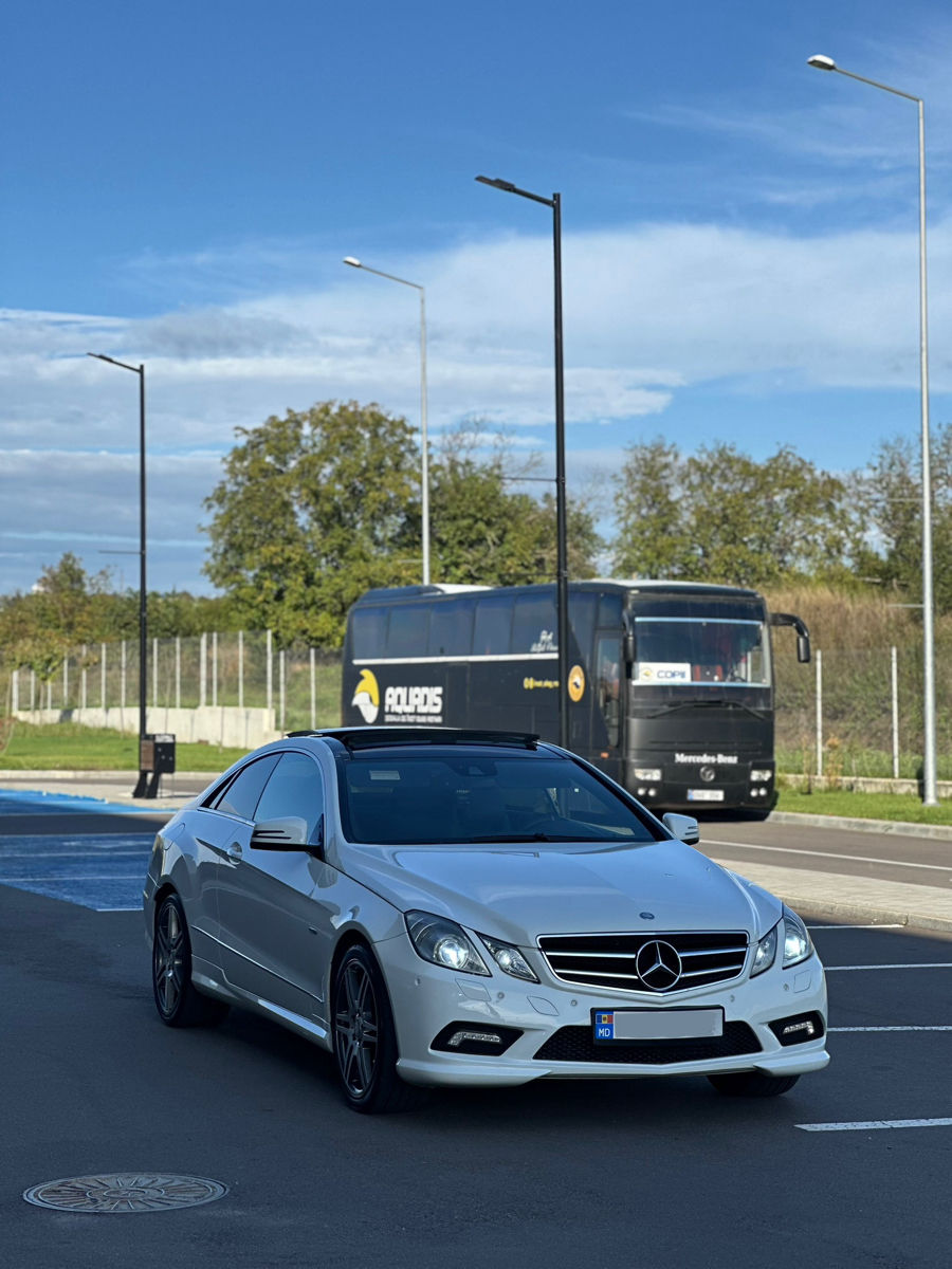 Mercedes E-Class Coupe foto 1