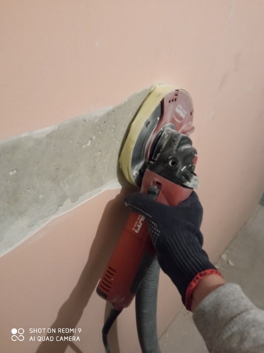 Очистка стен от старой краски,клея.Шлифование,удаление бугров стяжки.