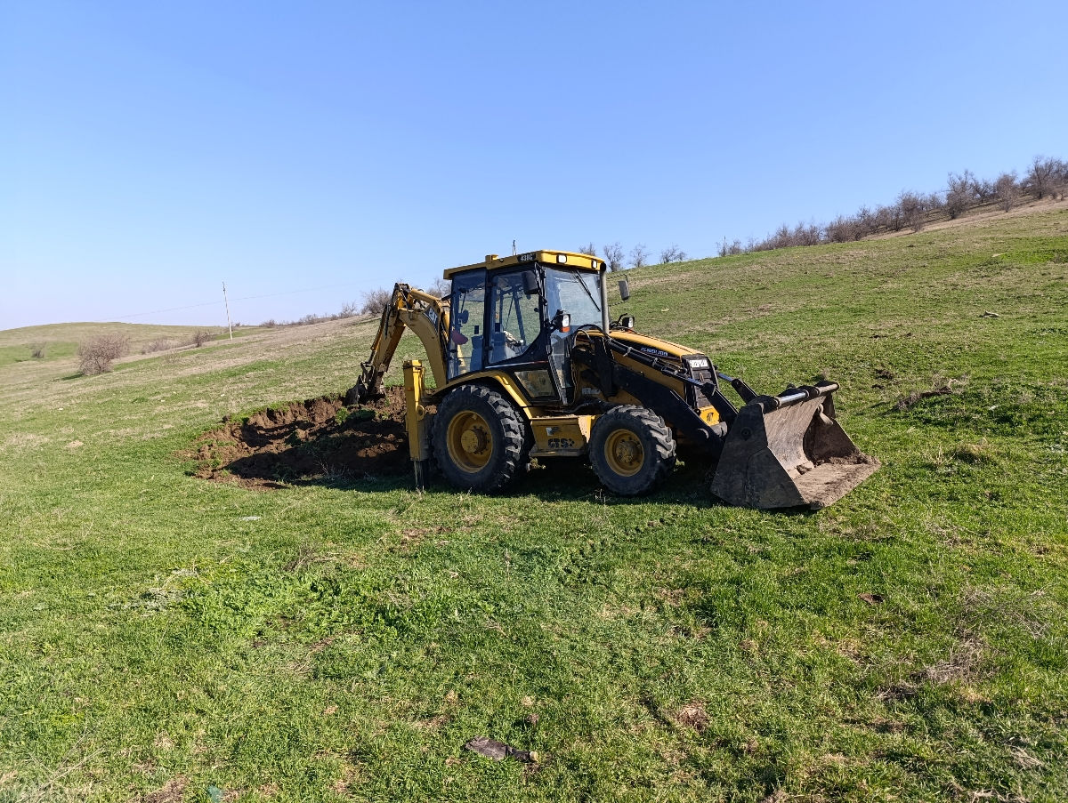 Buldoexcavator Katerpilar 438c фото 0