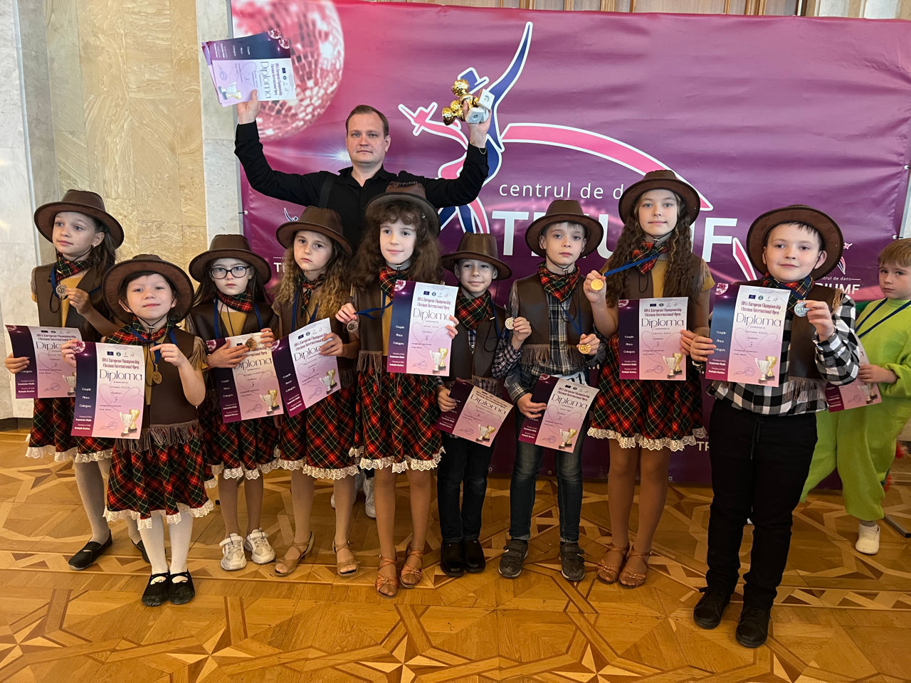 Dansuri pentru copii si adolescenti foto 6