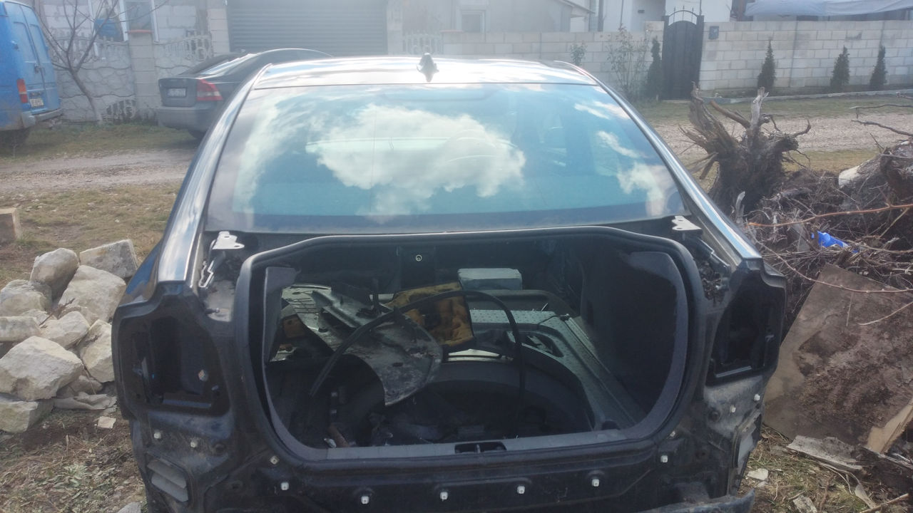 Dezmembrez Volvo s40 din 2005 foto 2