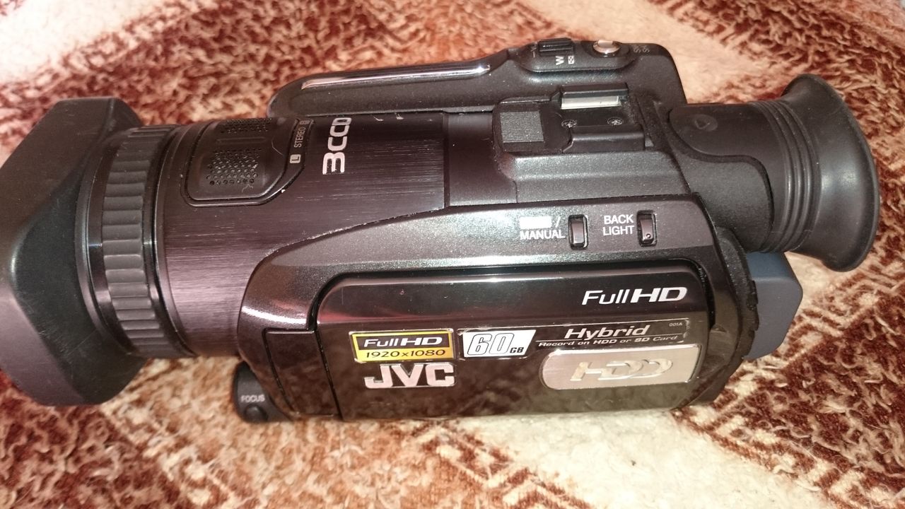 JVC камера- модель- 7 е с ж.д.- 60 GB, Sony - 200 c видео проектором ...