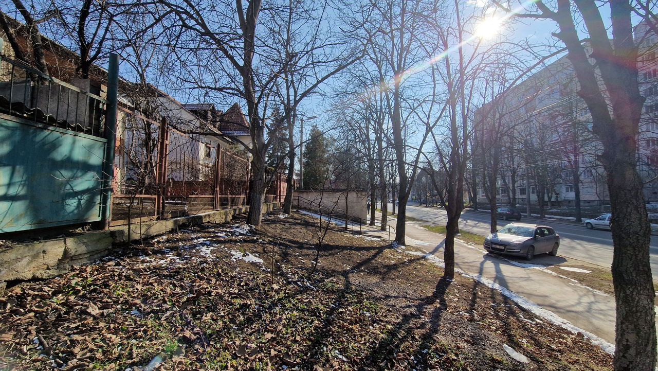 Perfect pentru investitie - casa + 6 ari - str. Belinski - prima linie foto 7